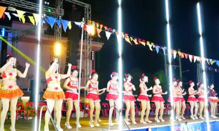 [4K✿LumixG85]【#PhetchaburiDance Workout For Weight Loss】#รำวงเพชรบุรี✿Health❤Kawaii🎼Christmas Day🎤