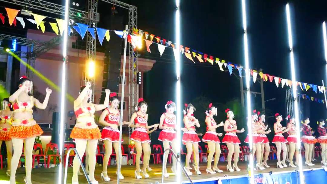 [4K✿LumixG85]【#PhetchaburiDance Workout For Weight Loss】#รำวงเพชรบุรี✿Health❤Kawaii🎼Christmas Day🎤