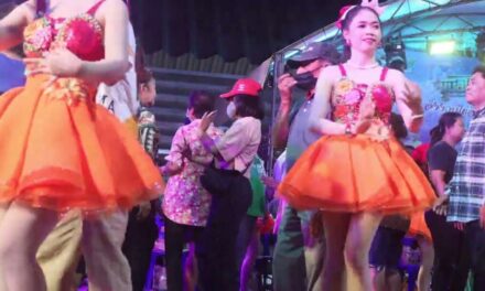 [CANON🎼M50ii🎤4K]【#PhetchaburiDance Workout For Weight Loss】#รำวงเพชรบุรี✿Health❤Kawaii🎼สัจจะชาวนา💦