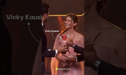 Alia Bhatt🫶 Presents Award To Vicky Kaushal | Chhaava