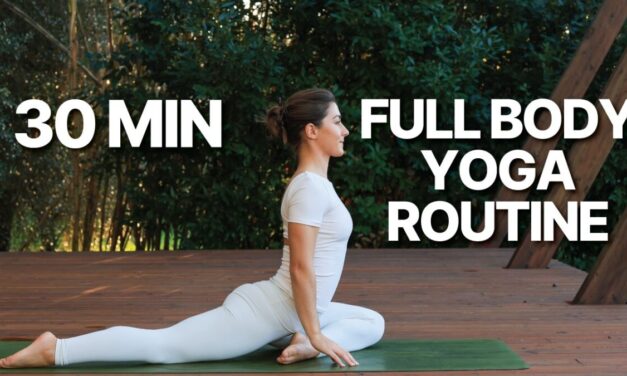 30 Min Yoga Flow | Full Body Yoga For Strength & Flexibility