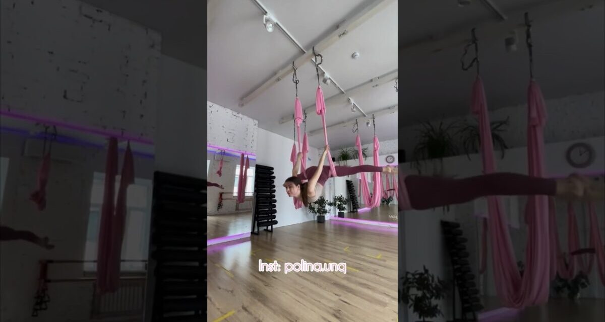 Aerial Yoga Hammock #aeroyoga #yoga #aerostretching #flexible #hammock #flyyoga