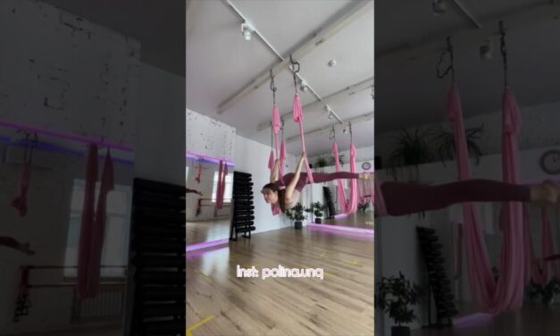 Aerial Yoga Hammock #aeroyoga #yoga #aerostretching #flexible #hammock #flyyoga