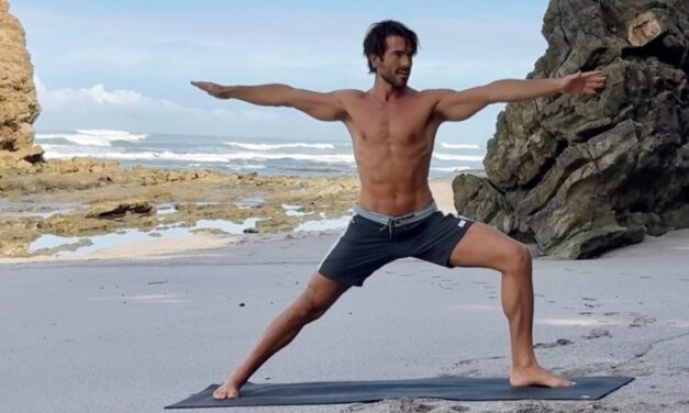 30 Min Full Body Yoga Flow | Improve Strength & Flexibility